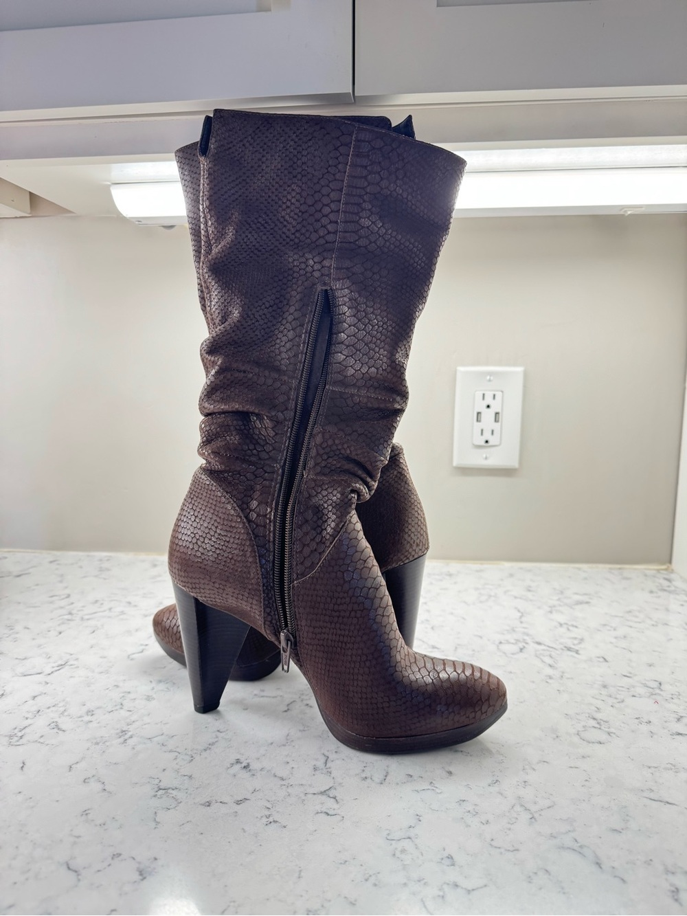 Women's Brown Snakeskin-Texture Mid-Calf Heeled Boots Carlos Santana